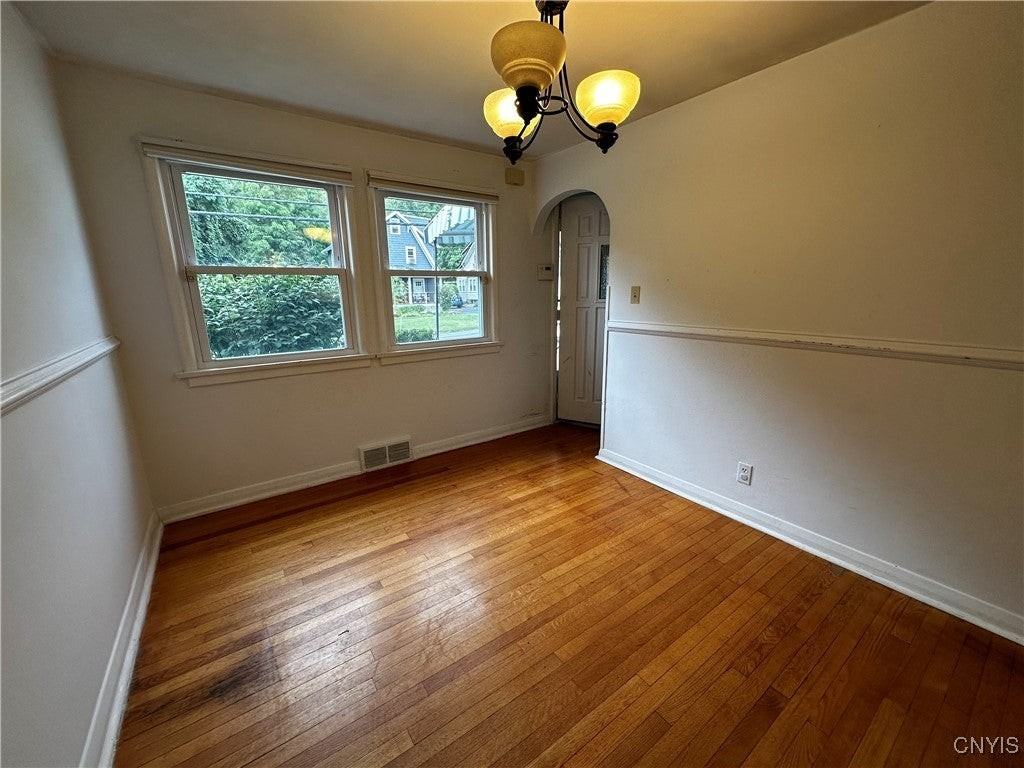 1411 Lancaster Ave - Photo 3 of 18