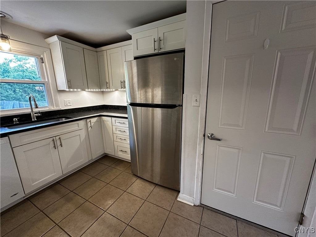 1411 Lancaster Ave - Photo 6 of 18