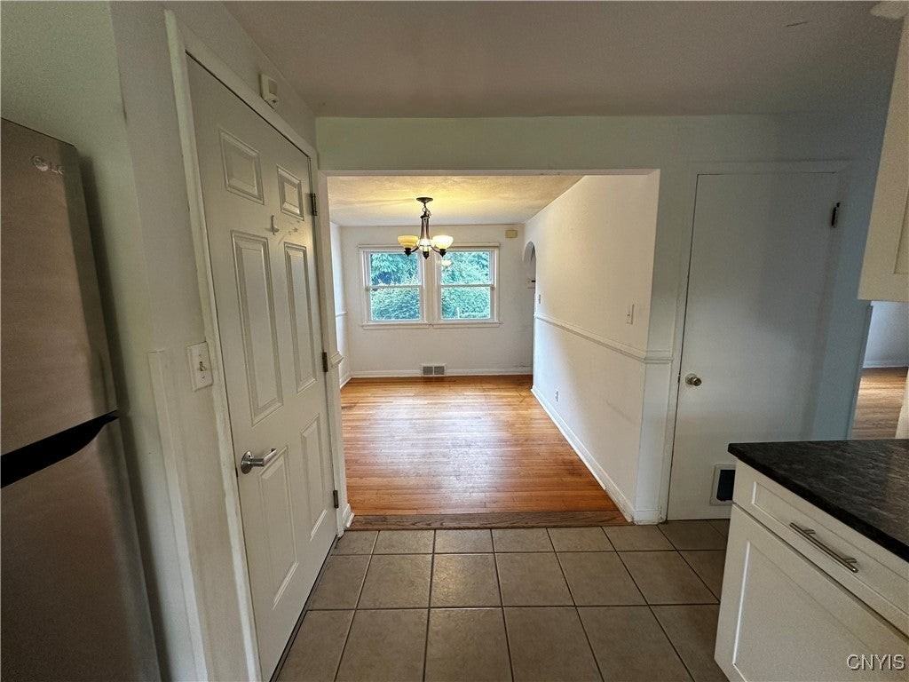 1411 Lancaster Ave - Photo 7 of 18