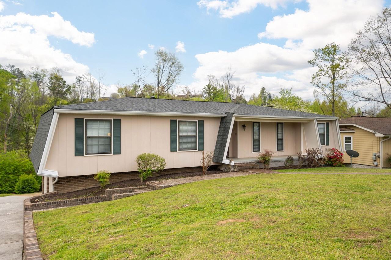 2916 Old Britain Cir - Photo 3 of 43