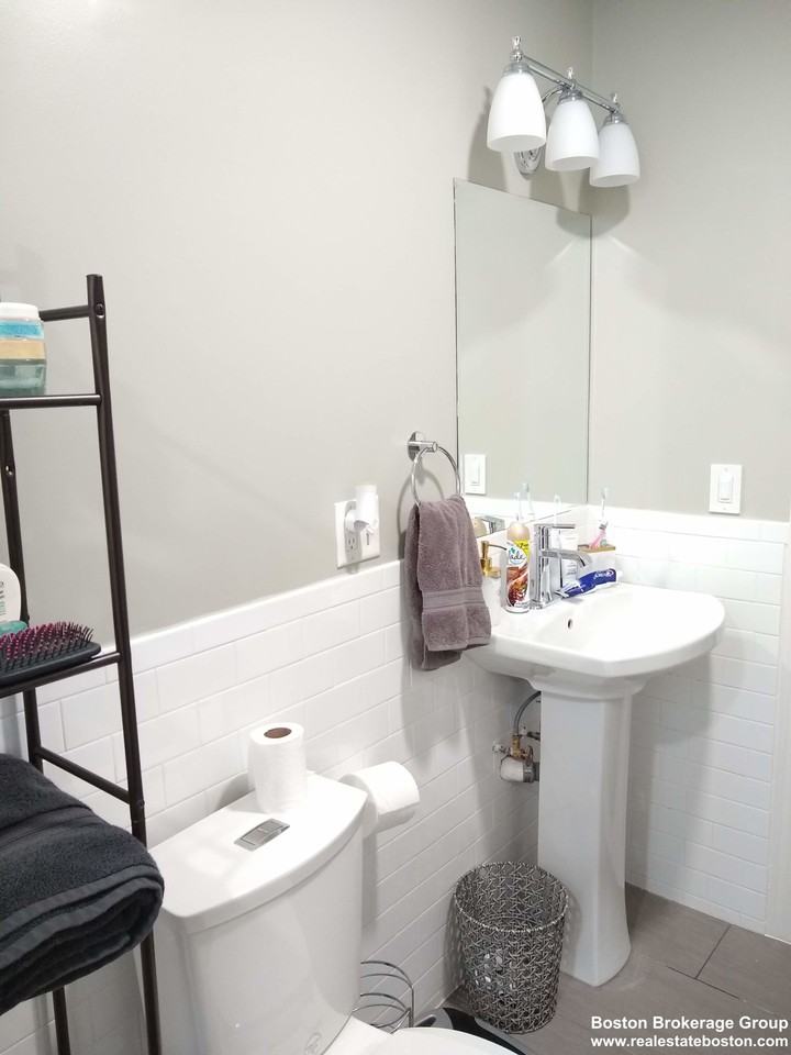 17 Ashley St #1 - Photo 5 of 8