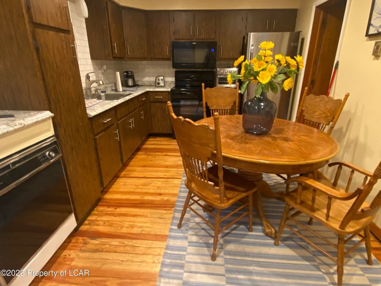 711 Main St - Photo 2 of 11