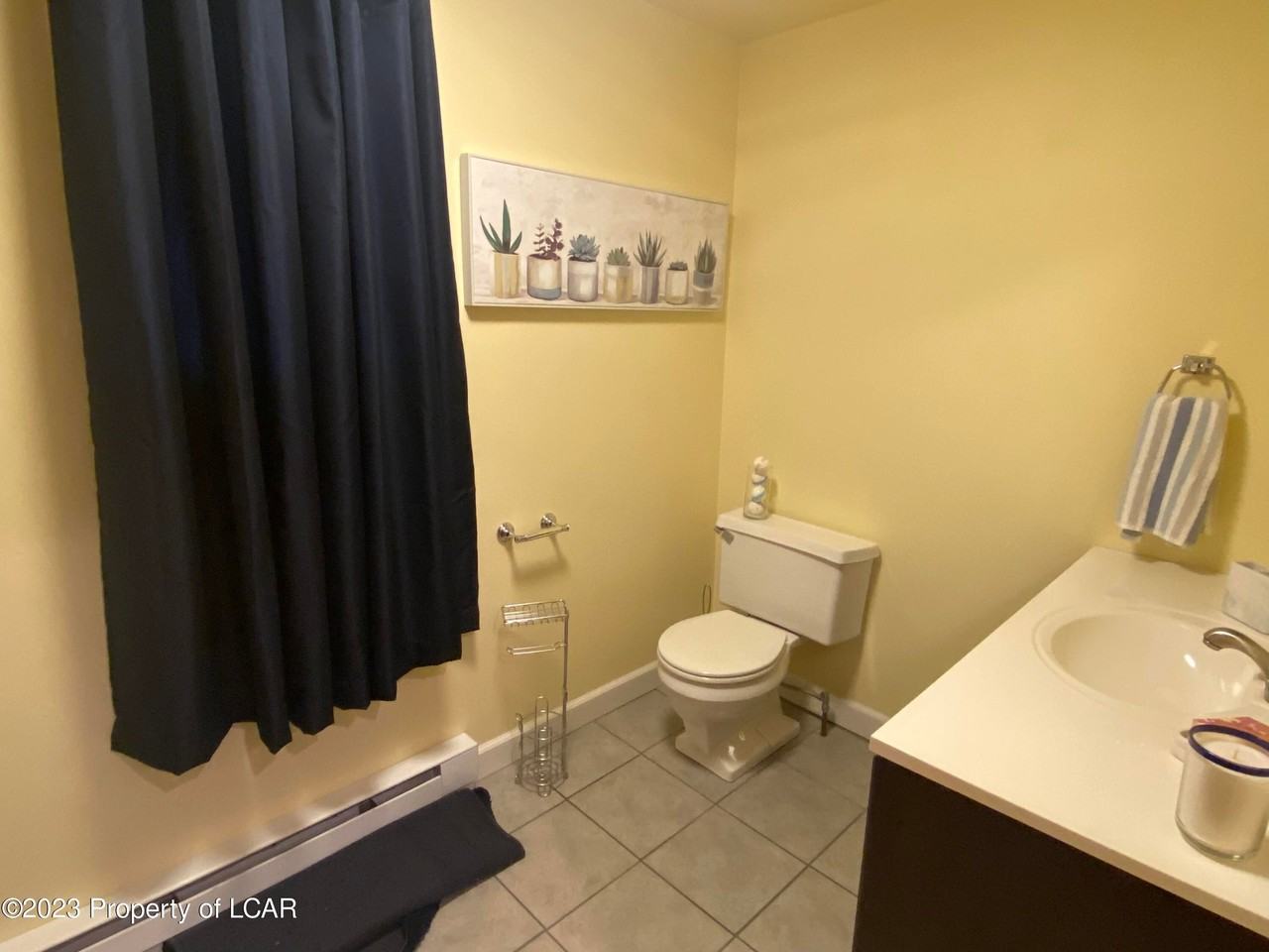 711 Main St - Photo 3 of 11