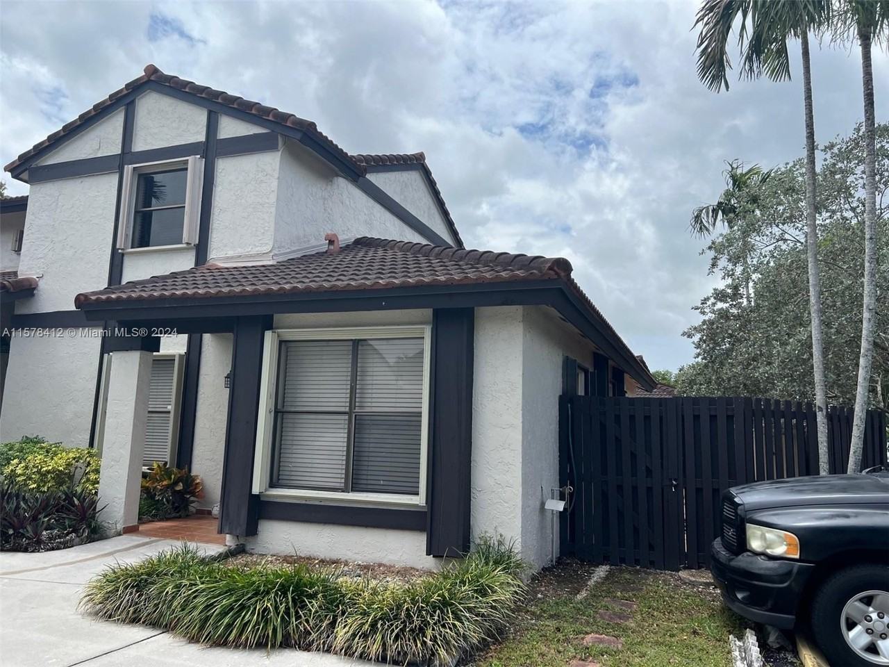 14950 Sw 48th Ter - Photo 2 of 6