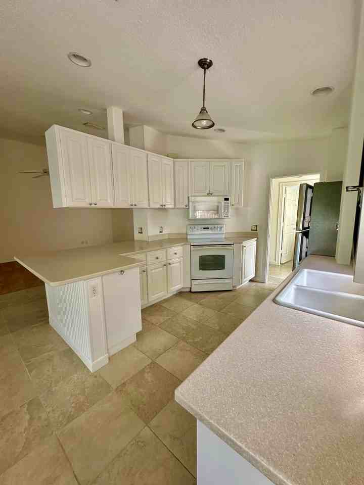 12040 Sw Elsinore Dr - Photo 7 of 19