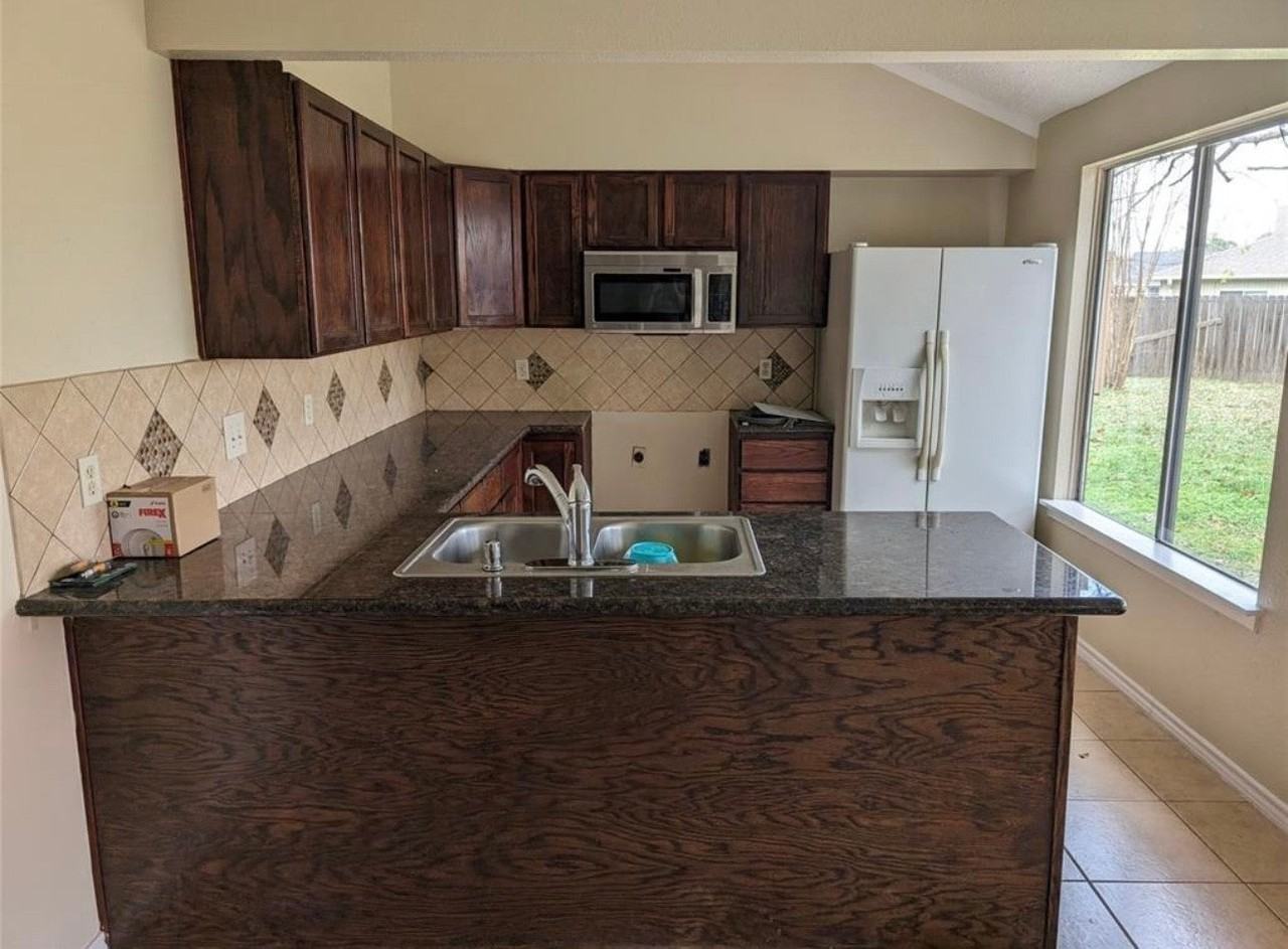 10007 Bell Towne Dr - Photo 2 of 7