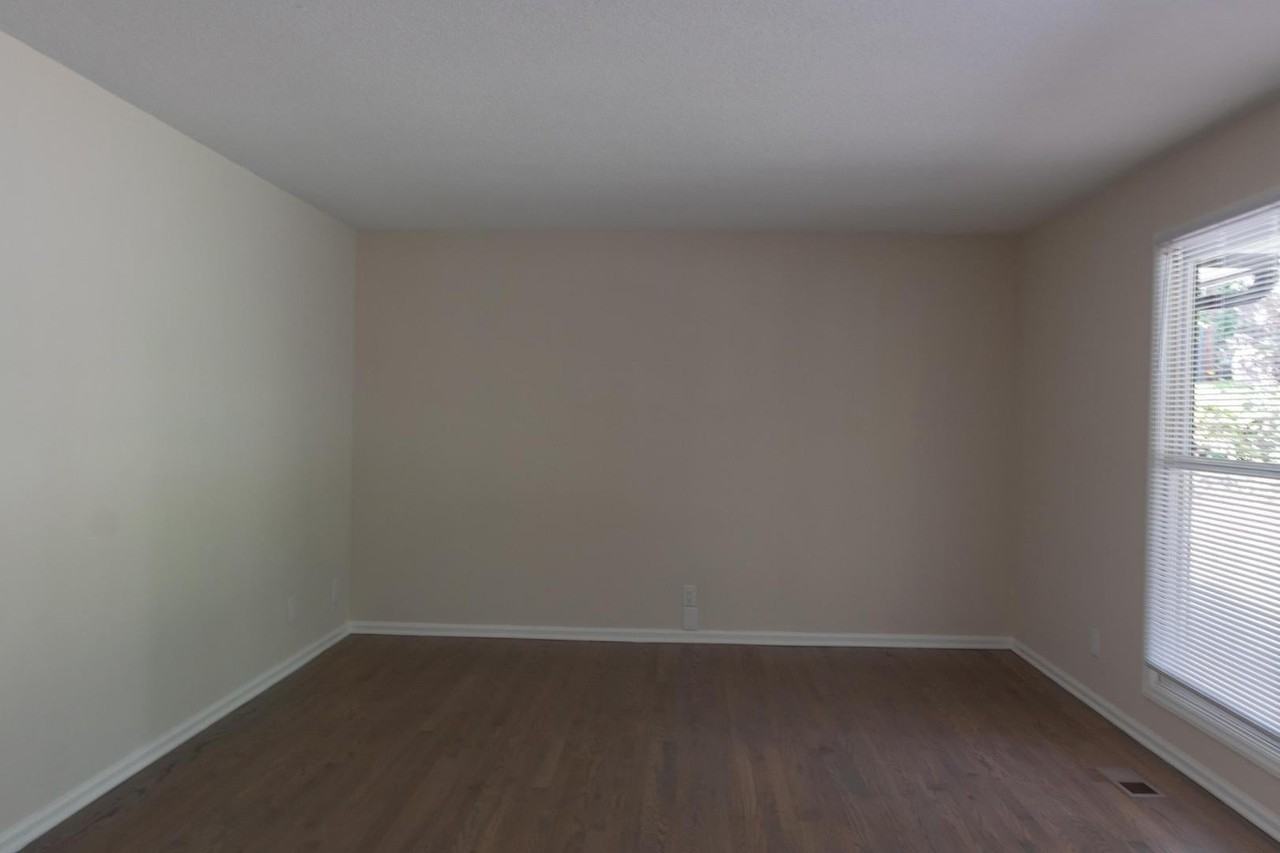 116 Virginia Dr - Photo 2 of 38