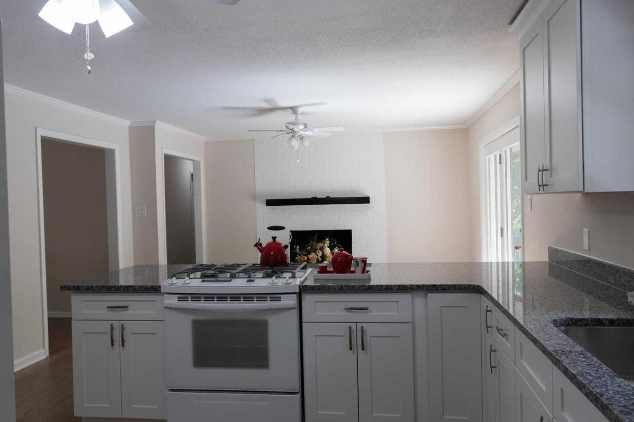 116 Virginia Dr - Photo 7 of 38