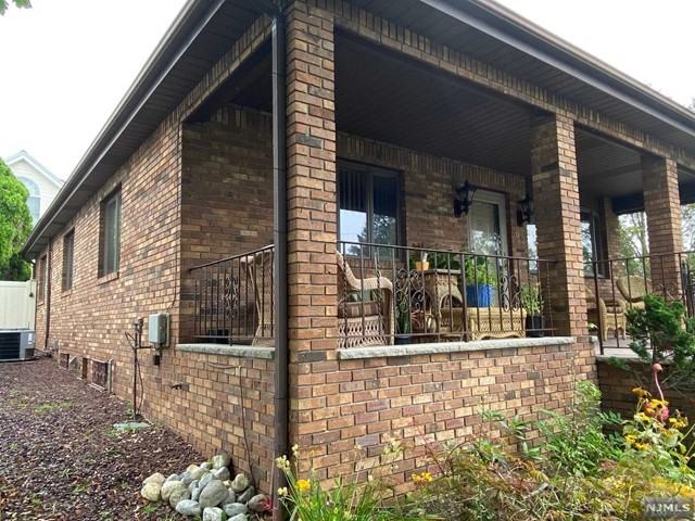 63 Grand Ave - Photo 2 of 34