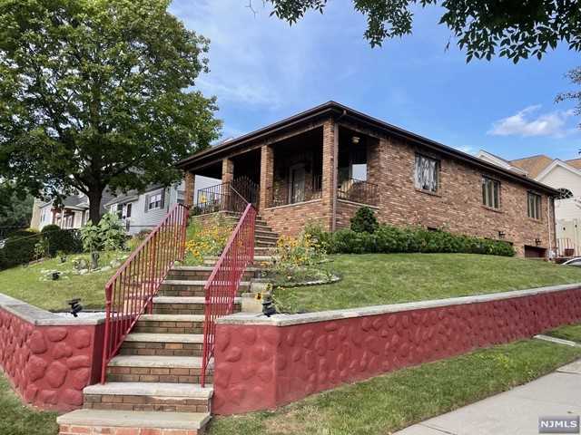 63 Grand Ave - Photo 3 of 34