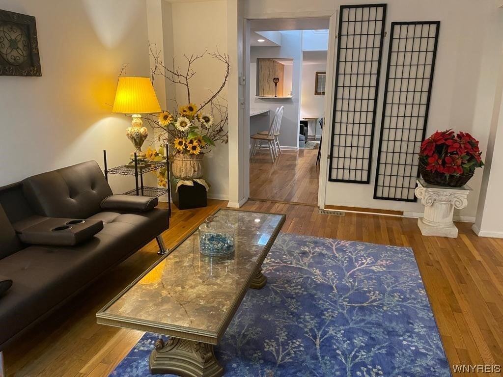 958 Ontario Ave - Photo 2 of 23