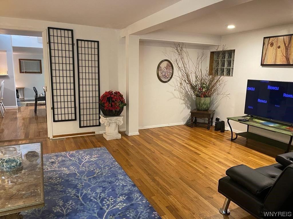 958 Ontario Ave - Photo 3 of 23