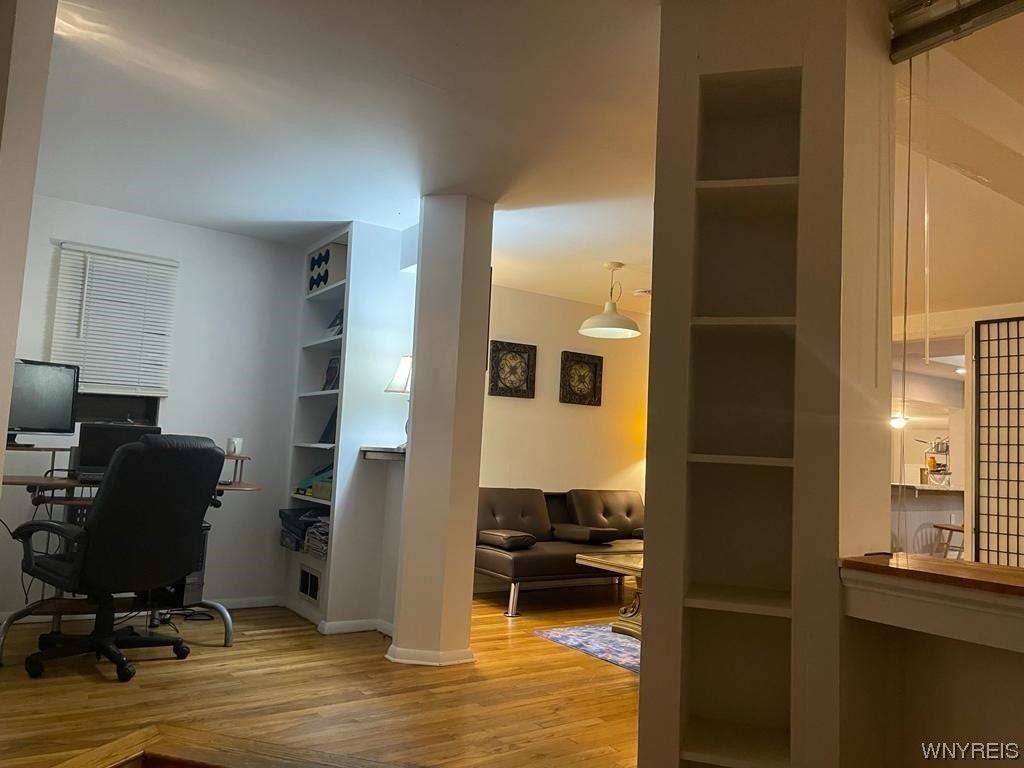 958 Ontario Ave - Photo 4 of 23