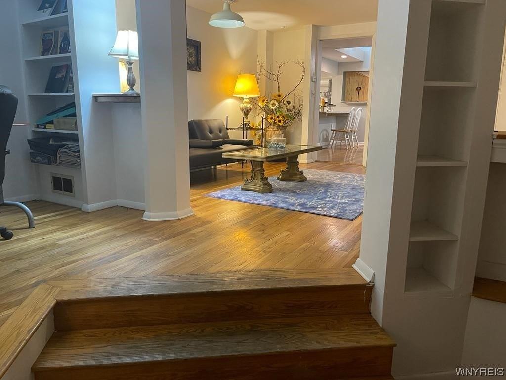 958 Ontario Ave - Photo 5 of 23