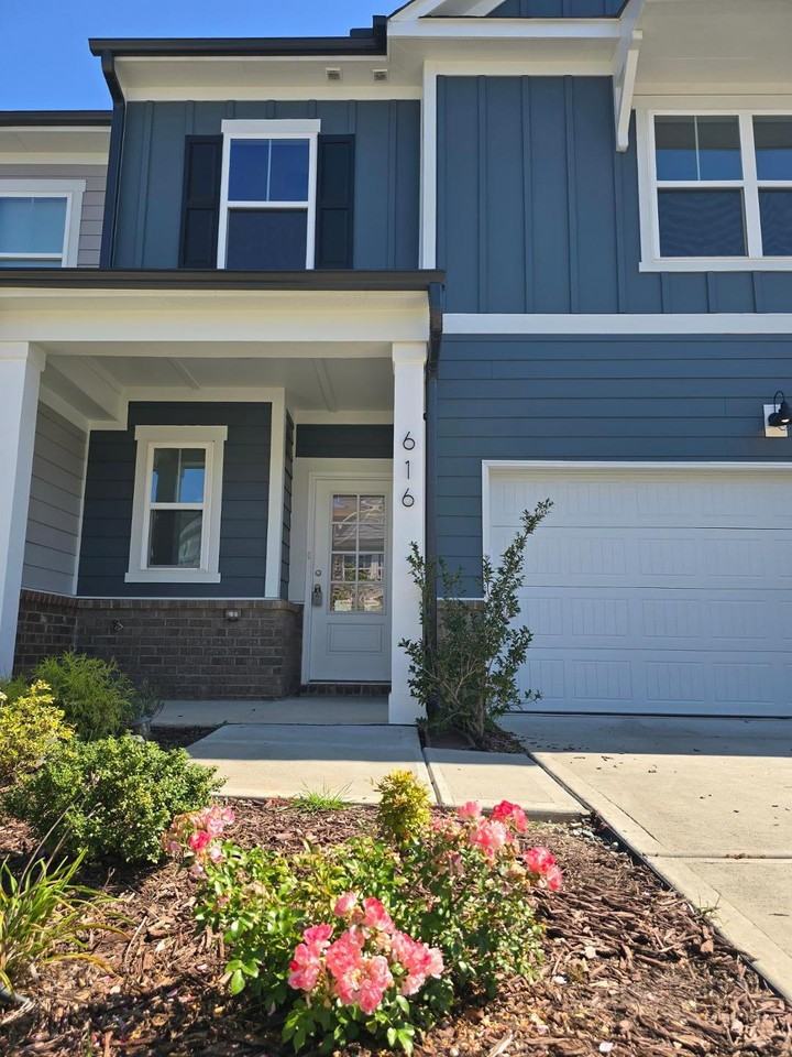 616 Mount Blanc Way - Photo 2 of 27