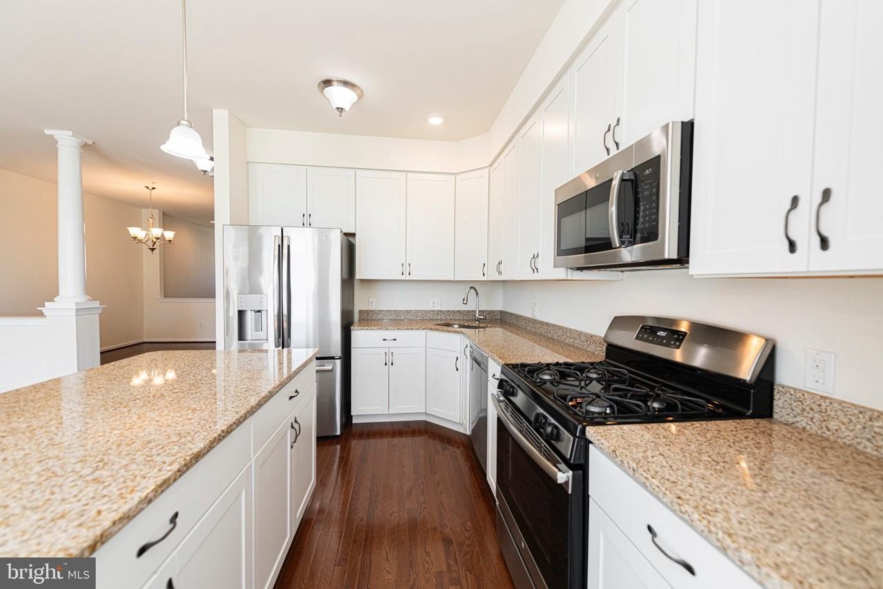 1811 Sweet Gum Dr - Photo 3 of 28