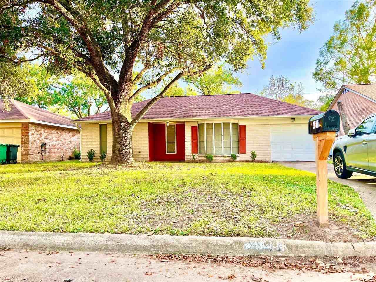 4911 Glenridge Ln - Photo 2 of 21