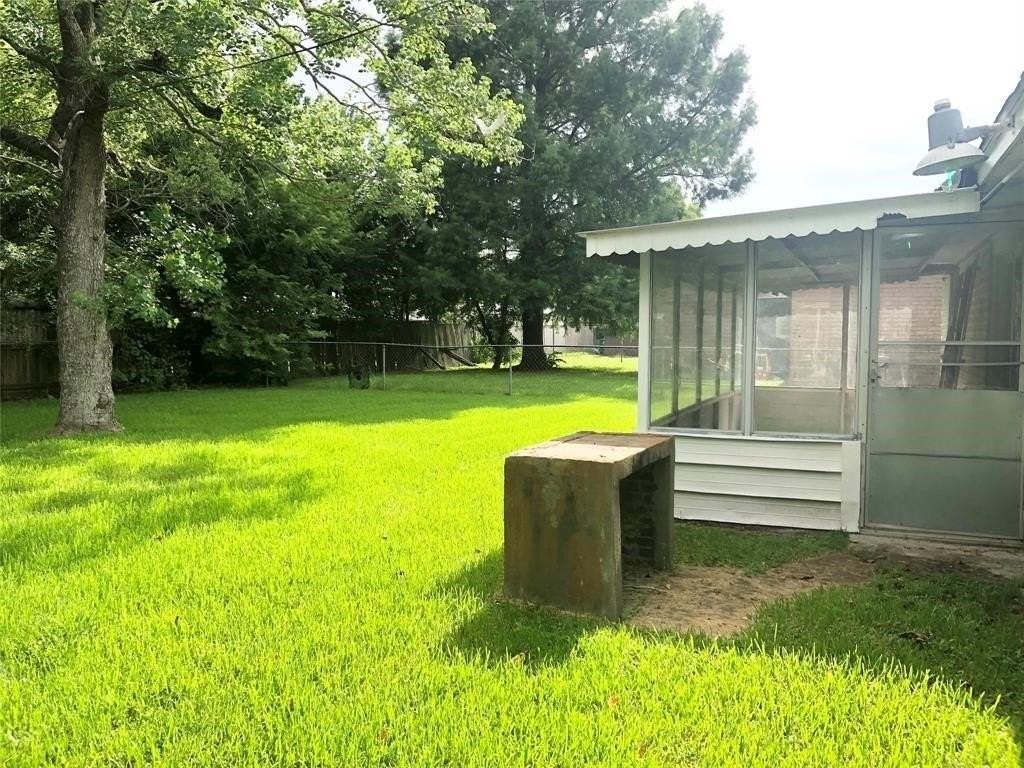 4911 Glenridge Ln - Photo 5 of 21