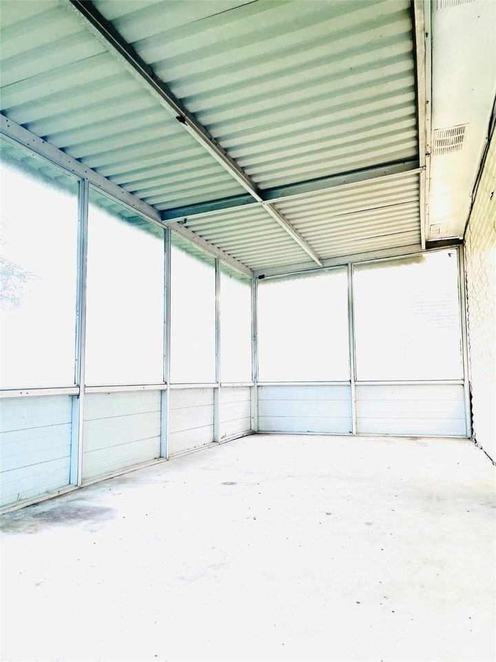 4911 Glenridge Ln - Photo 6 of 21