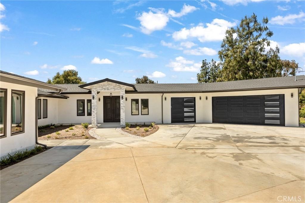 1908 Country Club Dr - Photo 4 of 41