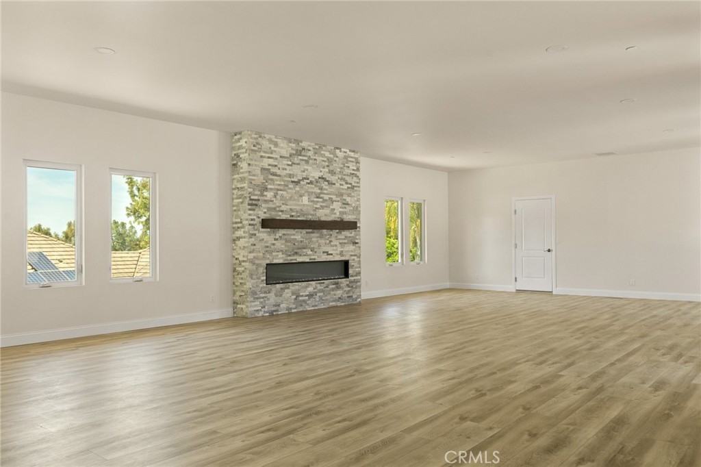 1908 Country Club Dr - Photo 7 of 41