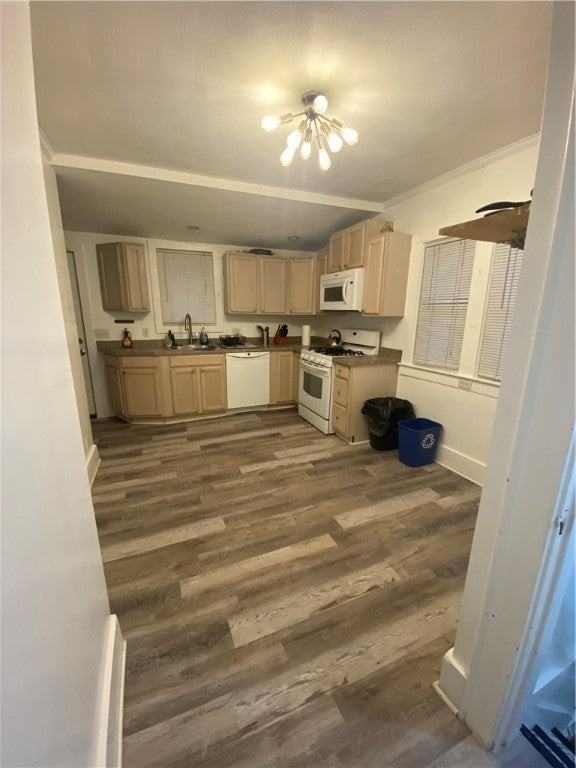 222 Collingwood Dr - Photo 3 of 9