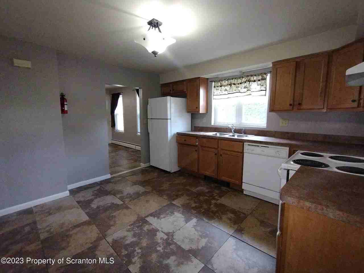 1011 Scranton St - Photo 3 of 6