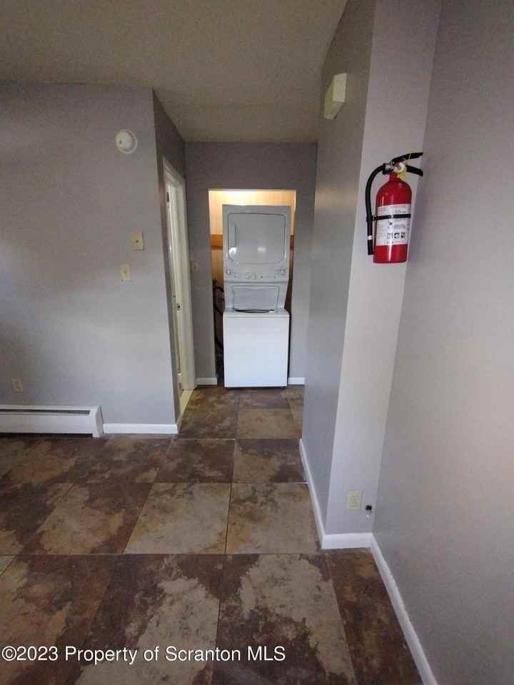 1011 Scranton St - Photo 4 of 6