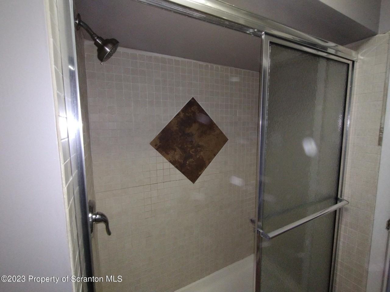 1011 Scranton St - Photo 5 of 6