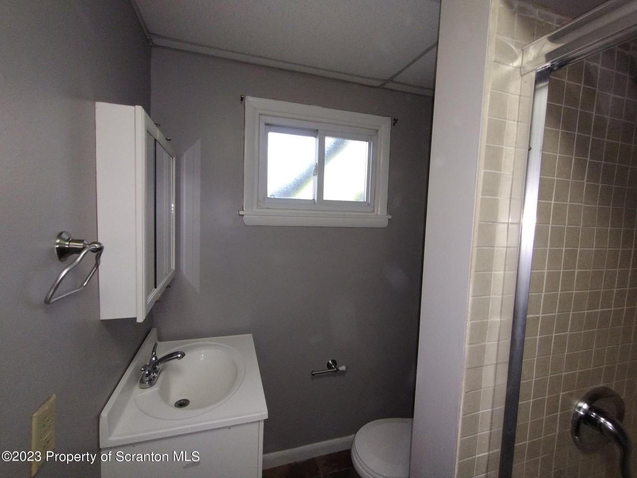 1011 Scranton St - Photo 6 of 6