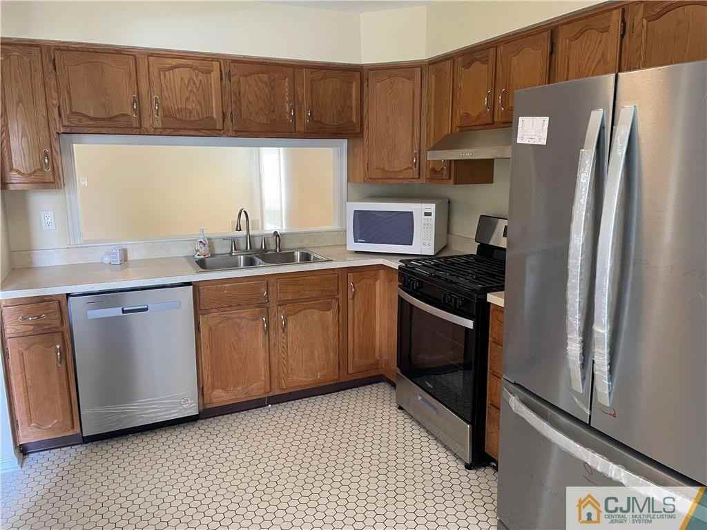 1006 Maplecrest Rd - Photo 3 of 16