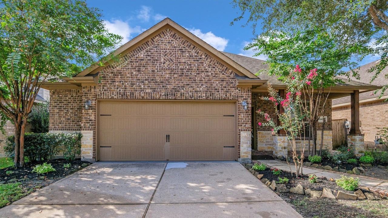 18839 Cove Pointe Dr - Photo 4 of 49