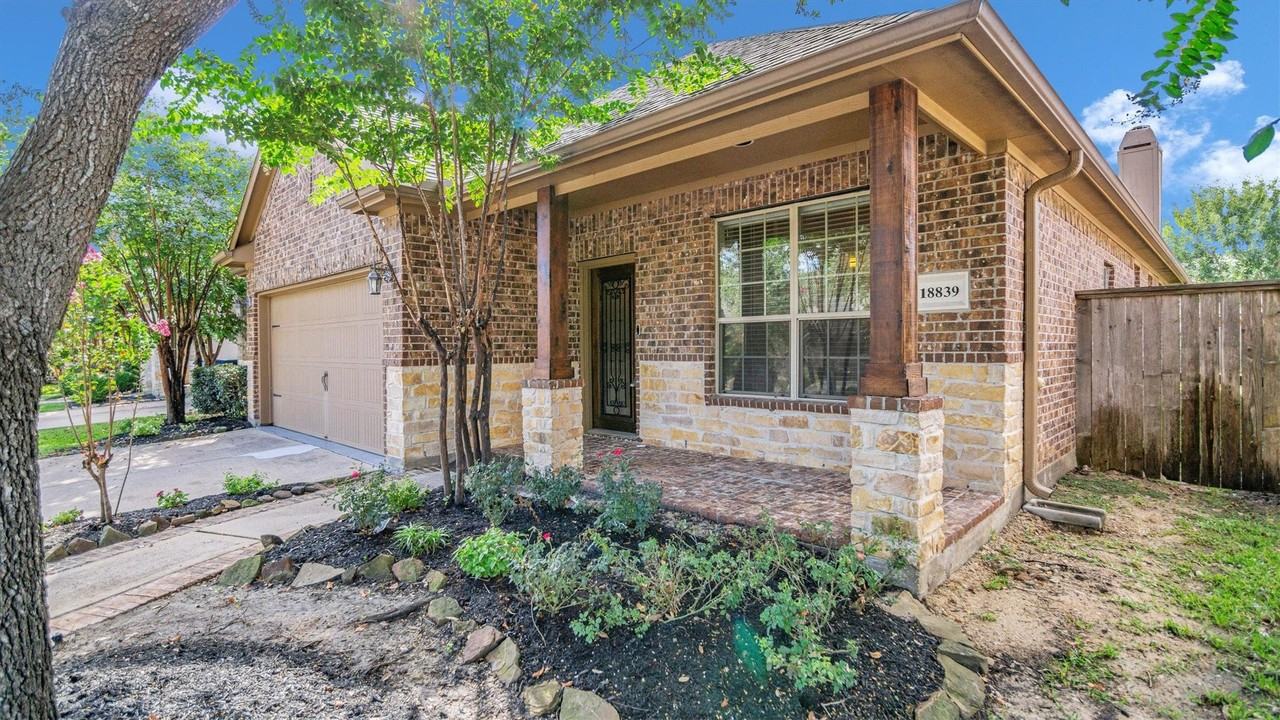 18839 Cove Pointe Dr - Photo 5 of 49