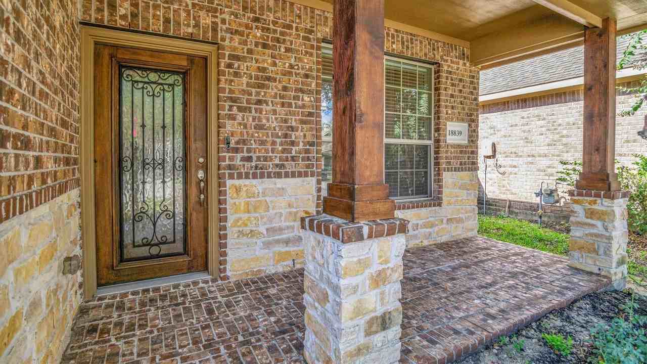 18839 Cove Pointe Dr - Photo 6 of 49