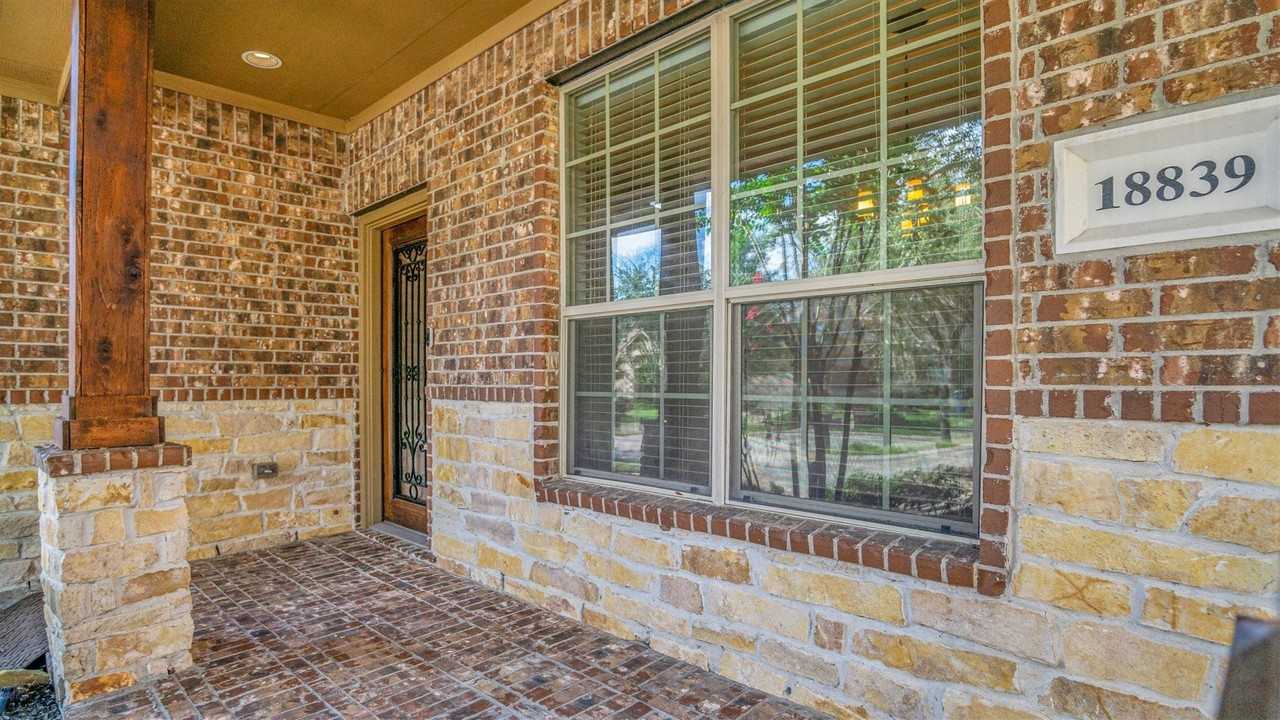 18839 Cove Pointe Dr - Photo 7 of 49