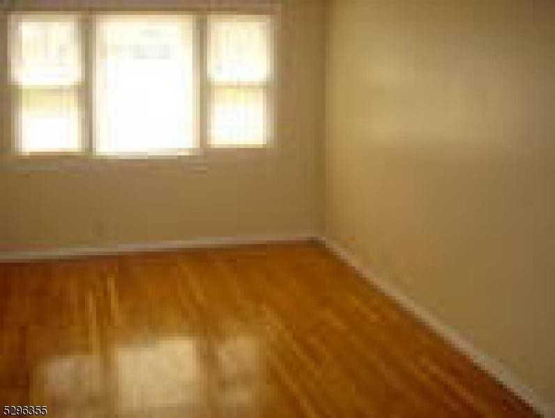 1717 Clinton St - Photo 2 of 9