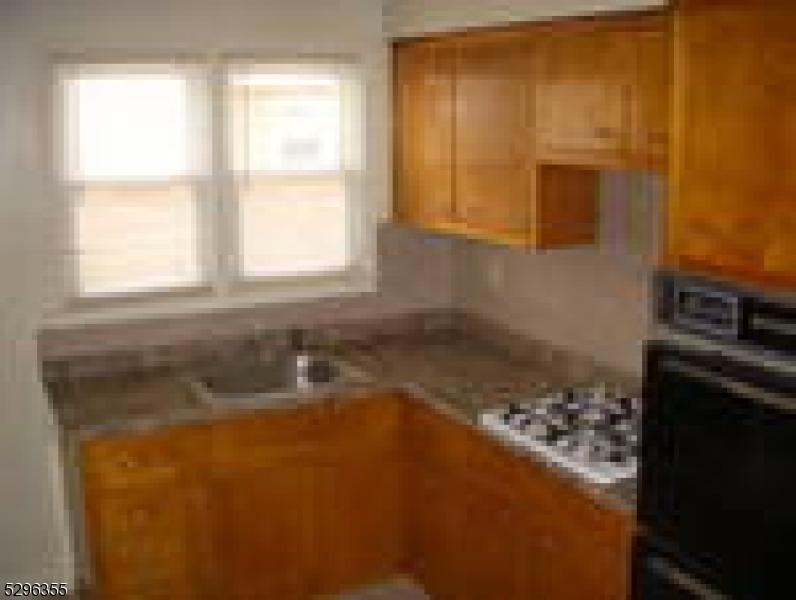 1717 Clinton St - Photo 3 of 9