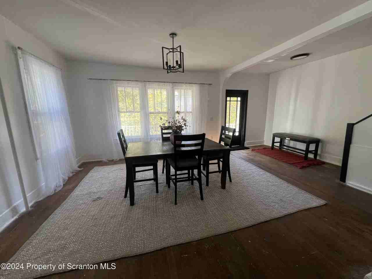 905 Quincy Ave - Photo 3 of 8