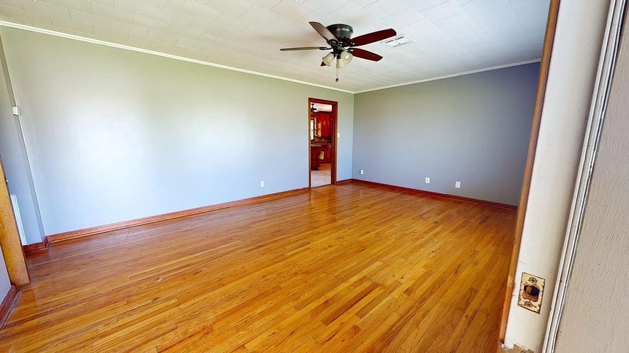1815 Memory Ln - Photo 2 of 13