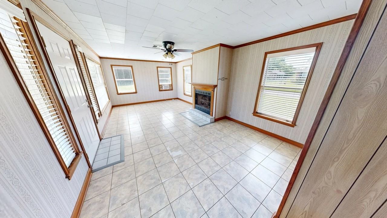 1815 Memory Ln - Photo 6 of 13