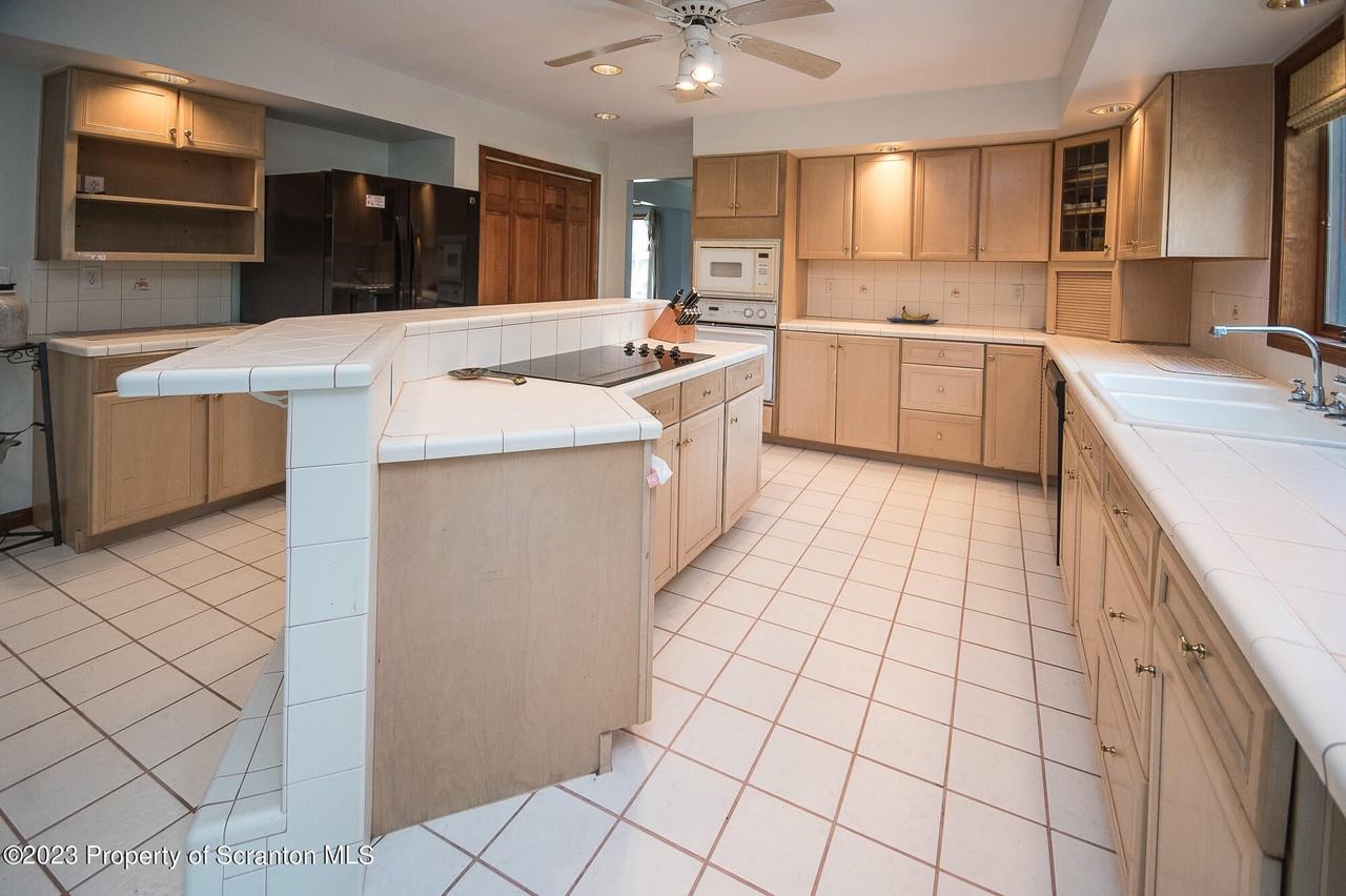 601 Hampton Rd - Photo 4 of 23