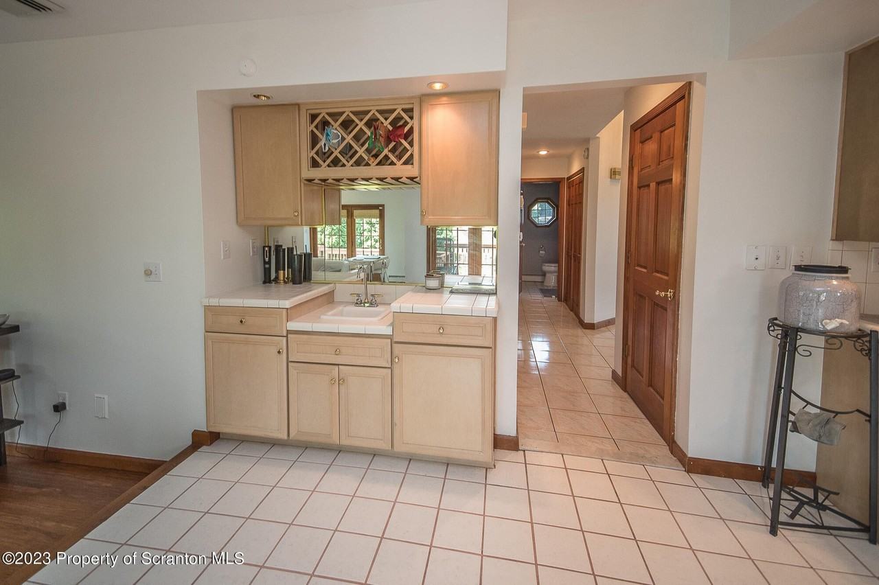 601 Hampton Rd - Photo 6 of 23