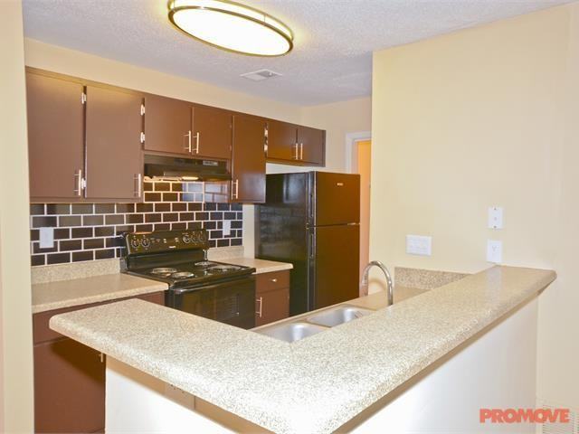 One Ashley Lakes - Photo 3 of 10