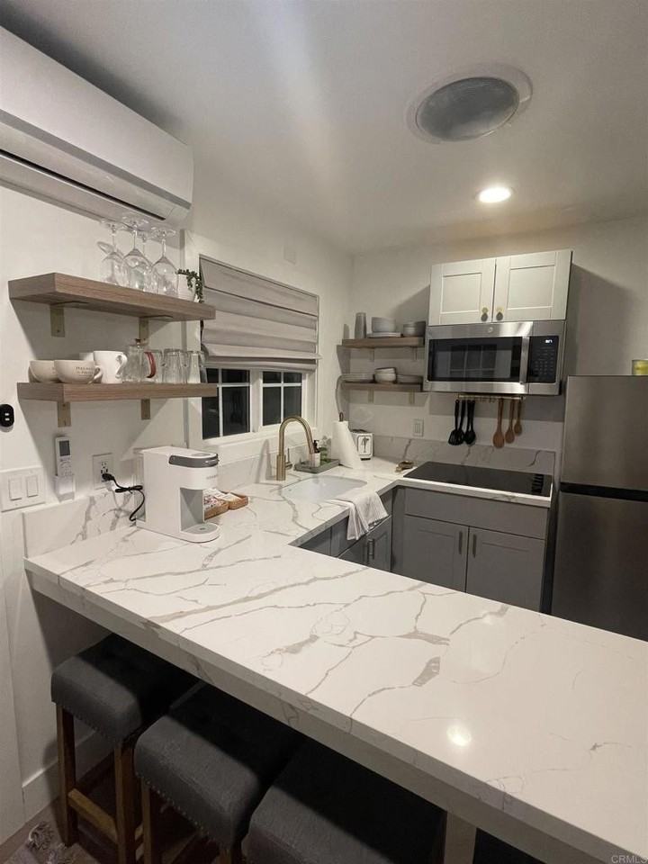 1399 Eckman Ave - Photo 2 of 6