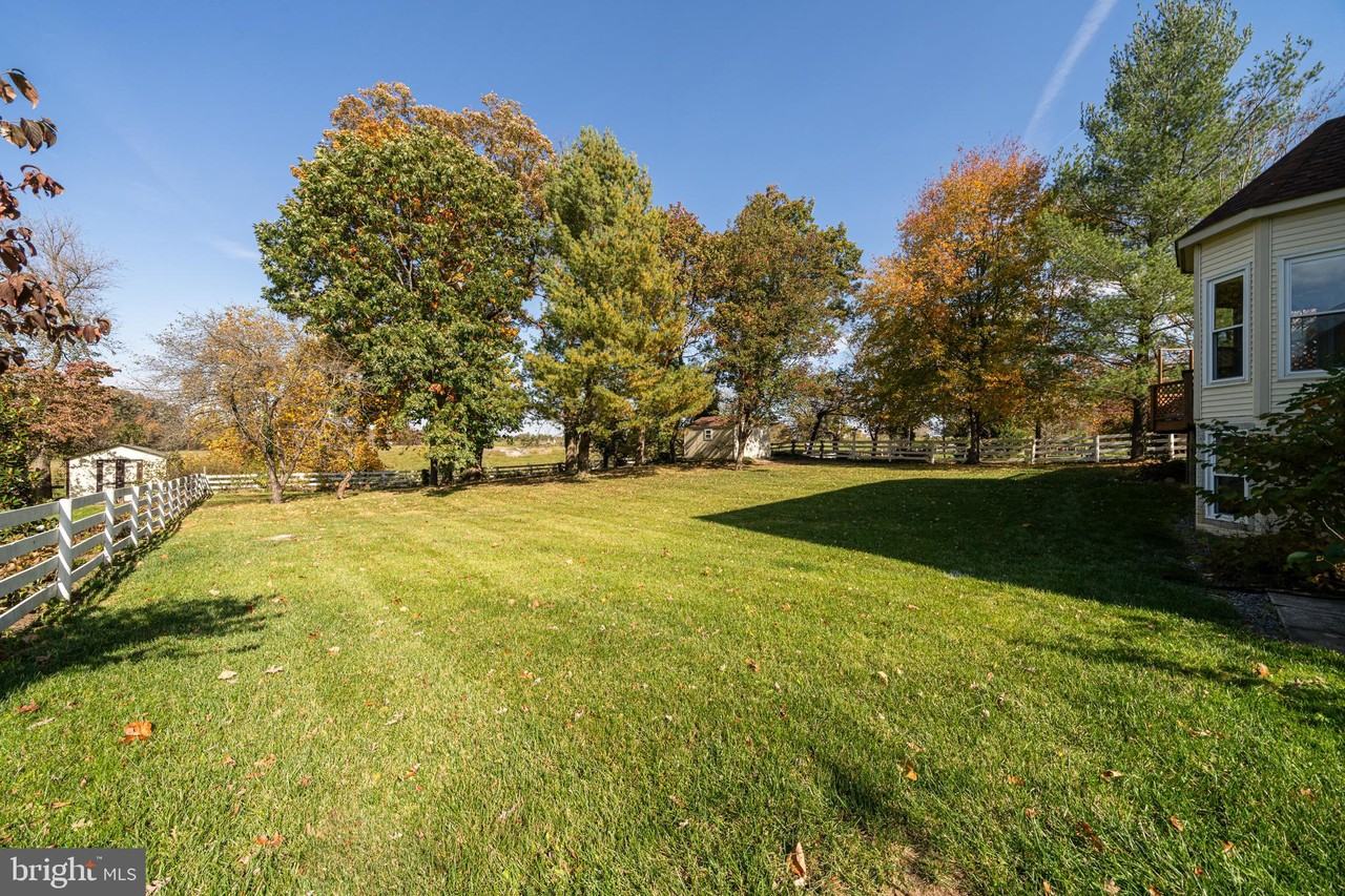 8630 Mountainview Ave - Photo 2 of 7