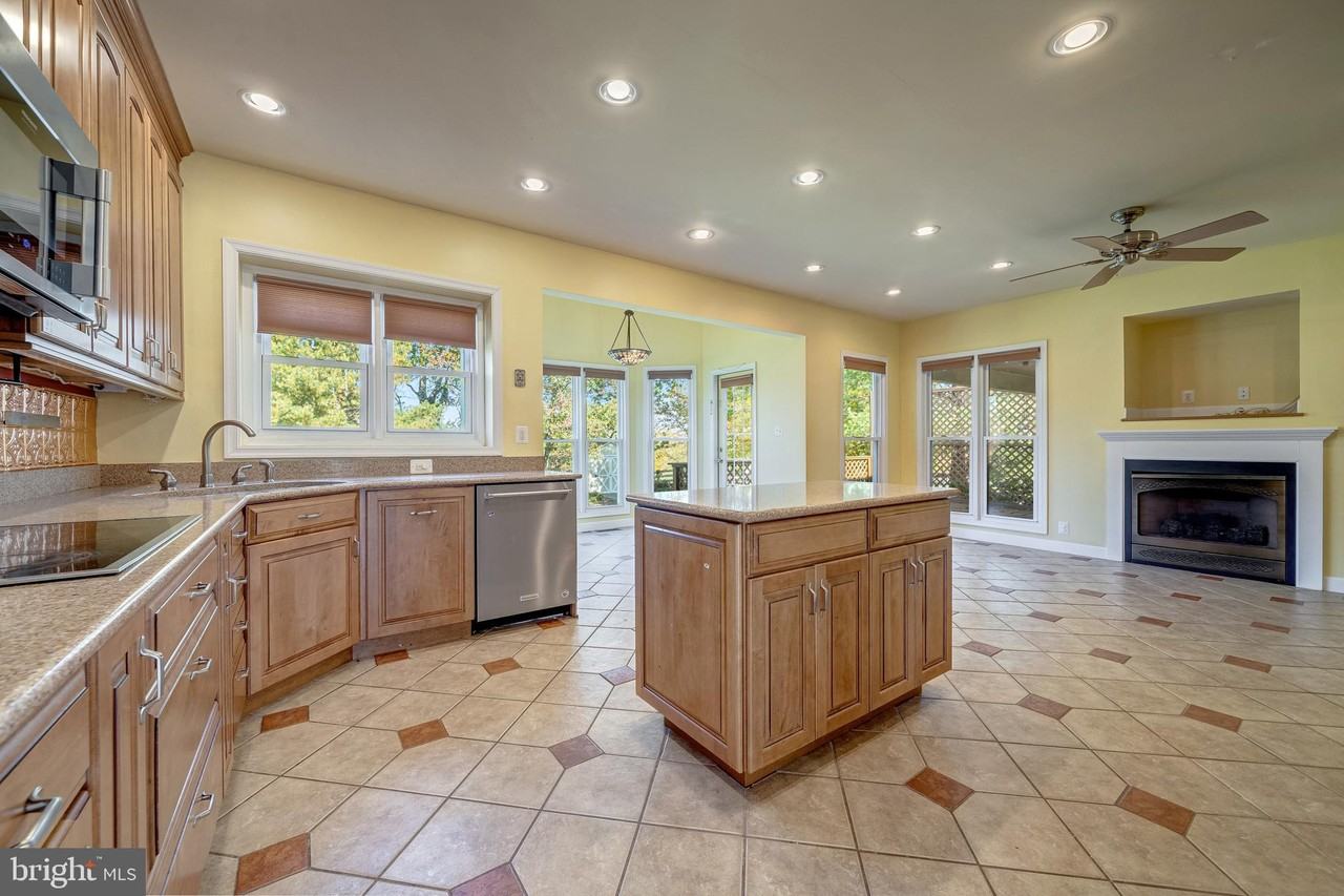 8630 Mountainview Ave - Photo 3 of 7