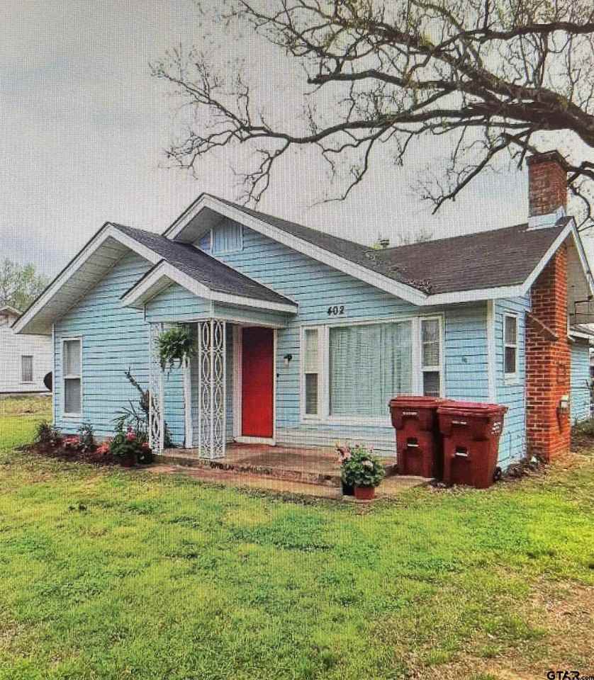 402 Clarksville St - Photo 2 of 10