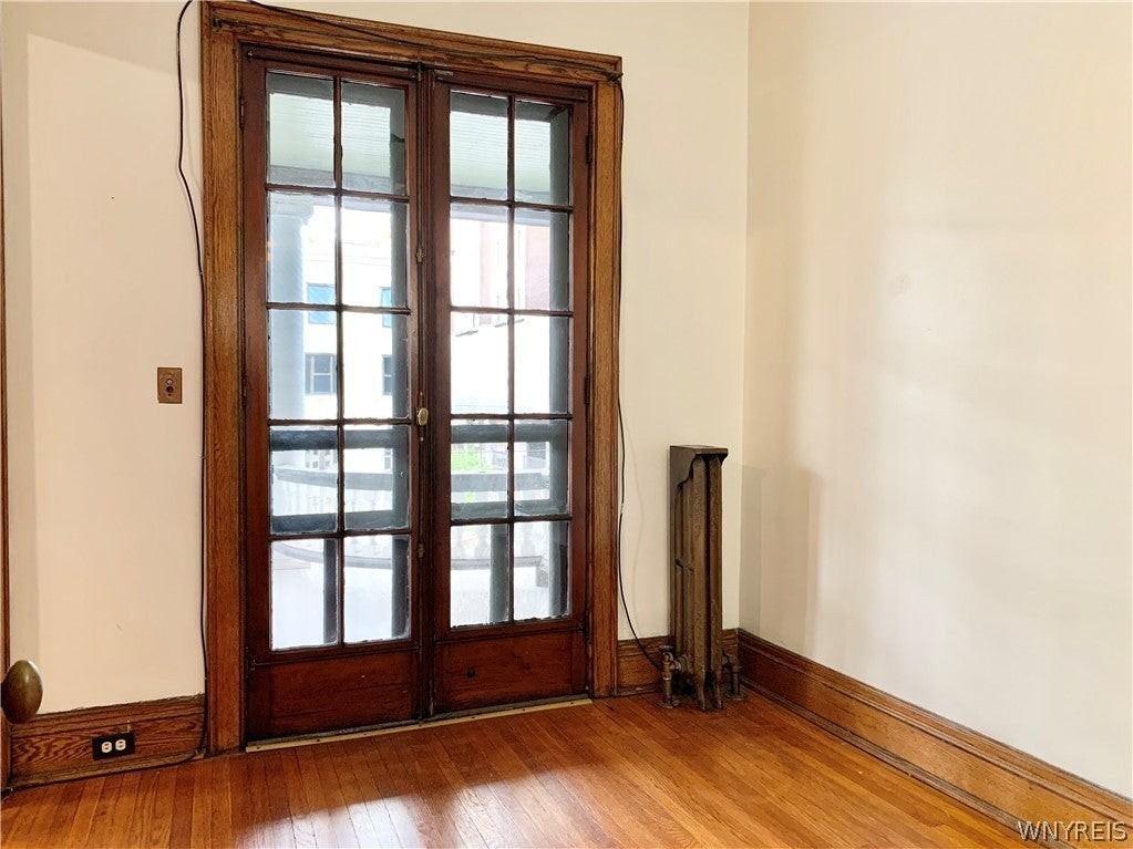 242 Bryant St - Photo 6 of 18