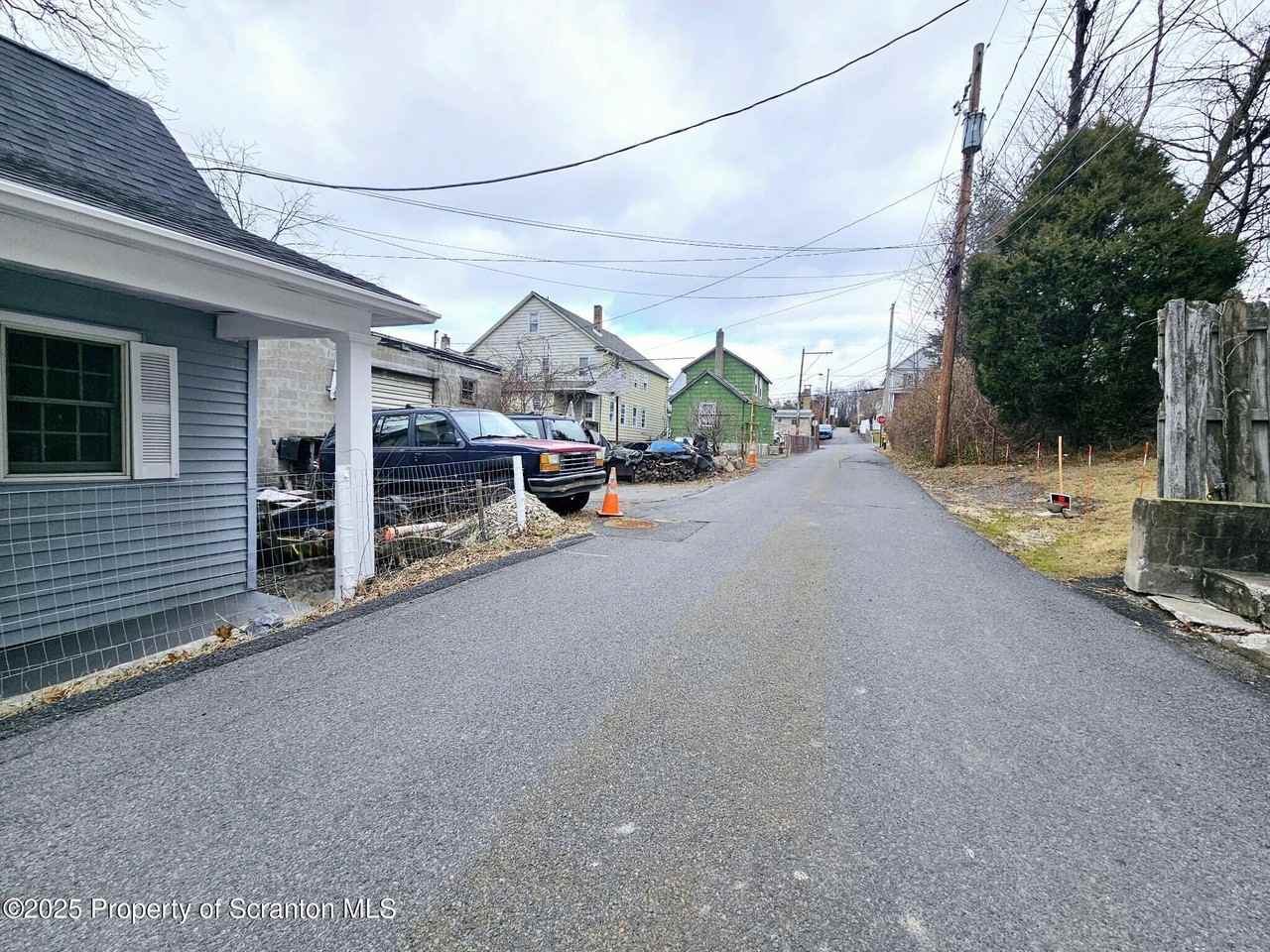 73 Leslie Ln - Photo 2 of 22