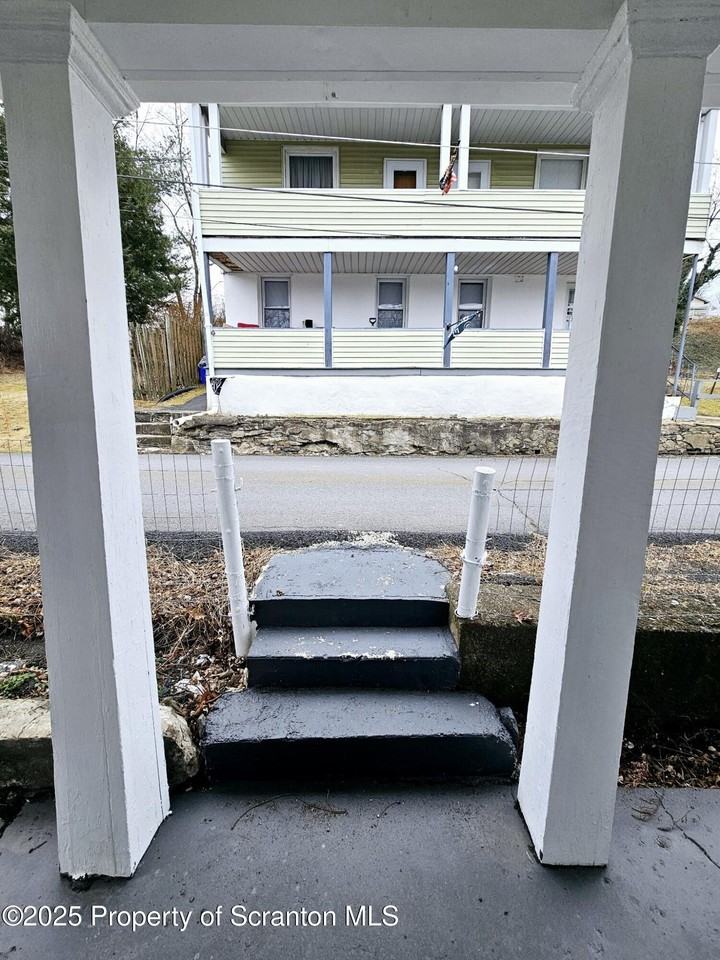 73 Leslie Ln - Photo 5 of 22